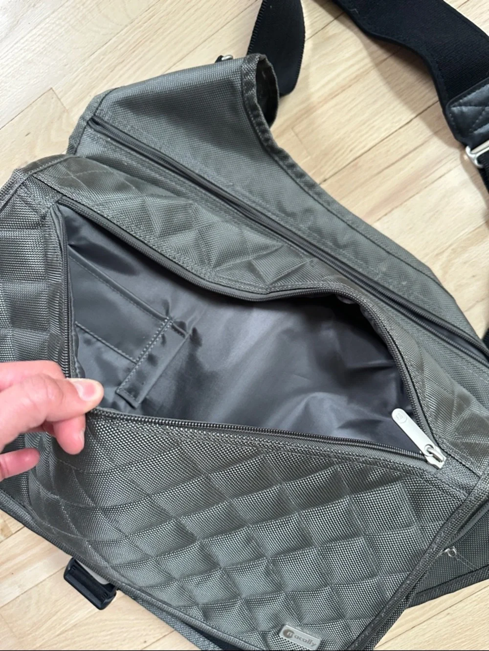 Mens Quilted Crossbody laptop Bag - Gray